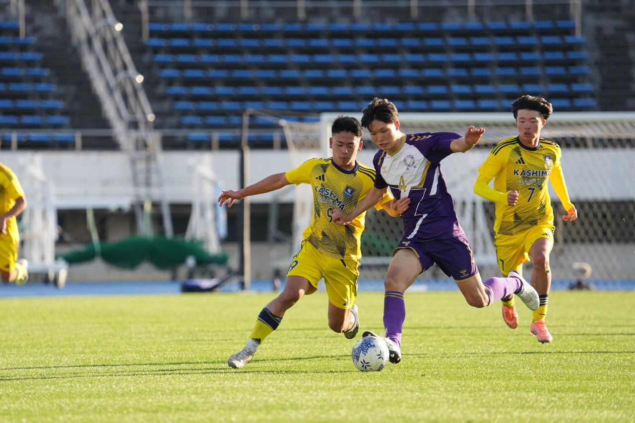画像 : 4番目の画像 - 【写真一覧】鹿島学園が4-1で堀越を下し、4日に行なわれる準々決勝へ（写真◎小山真司） - サッカーマガジンWEB
