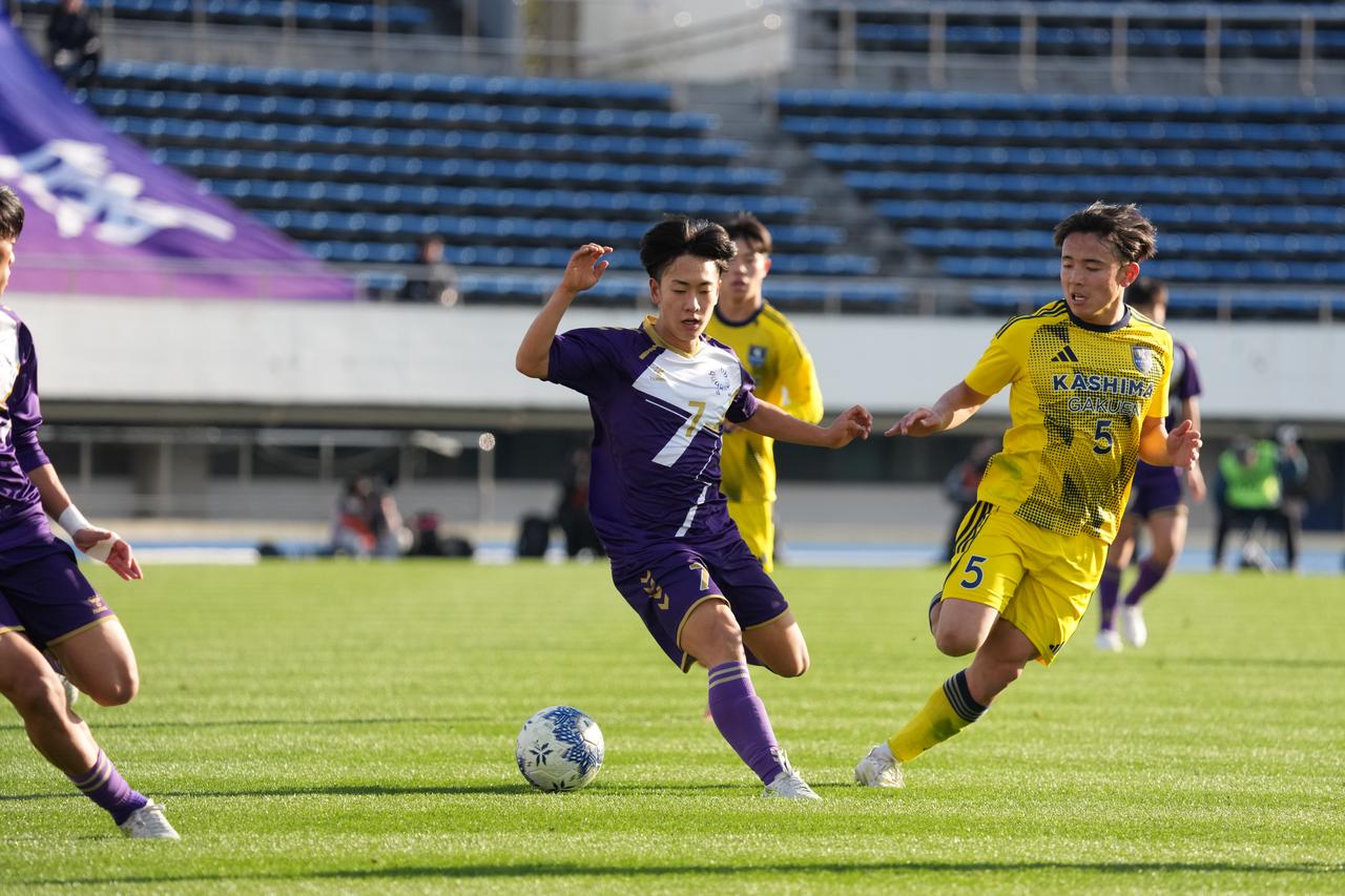 画像 : 1番目の画像 - 【写真一覧】鹿島学園が4-1で堀越を下し、4日に行なわれる準々決勝へ（写真◎小山真司） - サッカーマガジンWEB