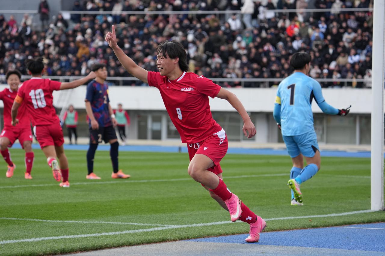 画像 : 5番目の画像 - 【写真一覧】東福岡が2点を先行するも興國が粘りを見せた（写真◎小山真司） - サッカーマガジンWEB