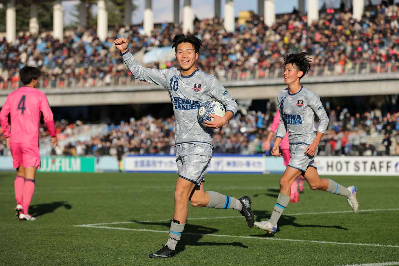画像 : 5番目の画像 - 【写真一覧】後半に追加点を奪った日大藤沢が聖和学園に勝利した（写真◎金子悟） - サッカーマガジンWEB