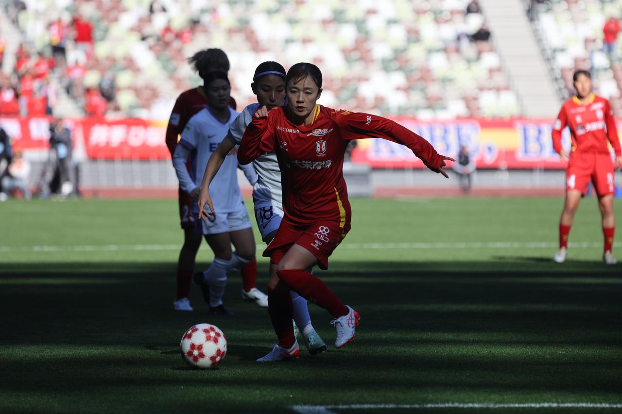 画像 : 3番目の画像 - 【写真】14年ぶりの元日国立決戦で激闘を繰り広げたサンフレッチェ広島レジーナとINAC神戸レオネッサ（写真◎森田将義） - サッカーマガジンWEB