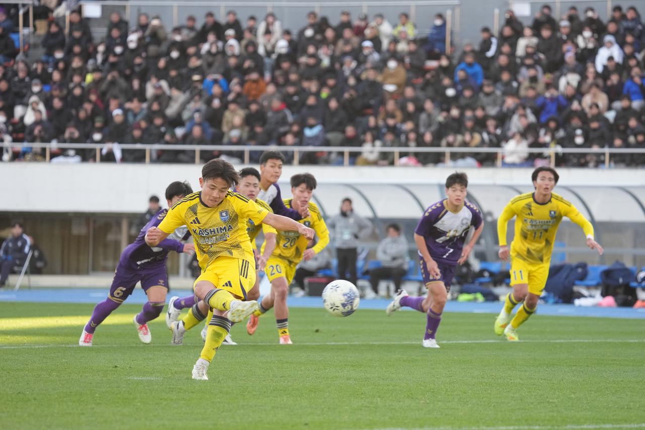 画像 : 6番目の画像 - 【写真一覧】鹿島学園が4-1で堀越を下し、4日に行なわれる準々決勝へ（写真◎小山真司） - サッカーマガジンWEB