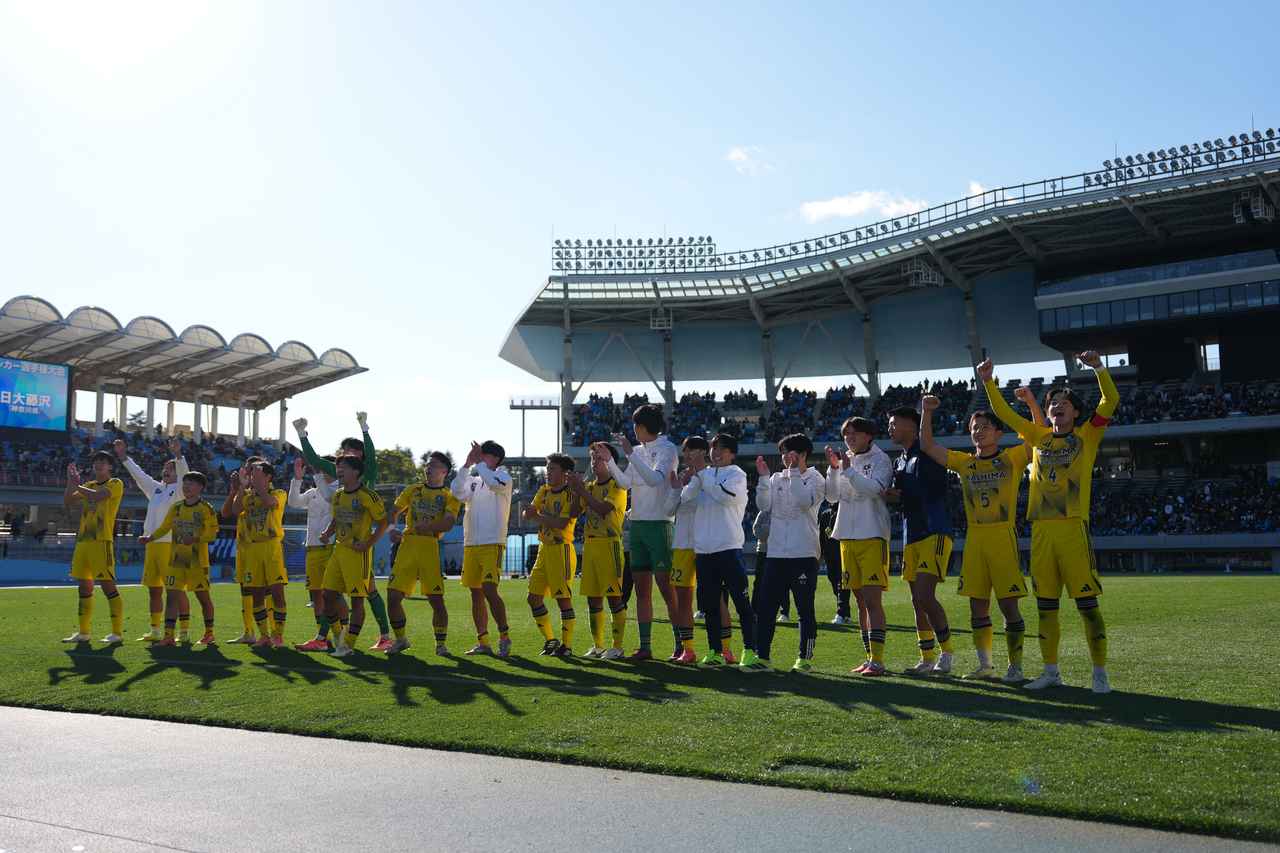 画像 : 5番目の画像 - 【写真】鹿島学園が次々と得点を重ね、粘る興國を振り切ってベスト4進出を決めた（写真◎小山真司） - サッカーマガジンWEB