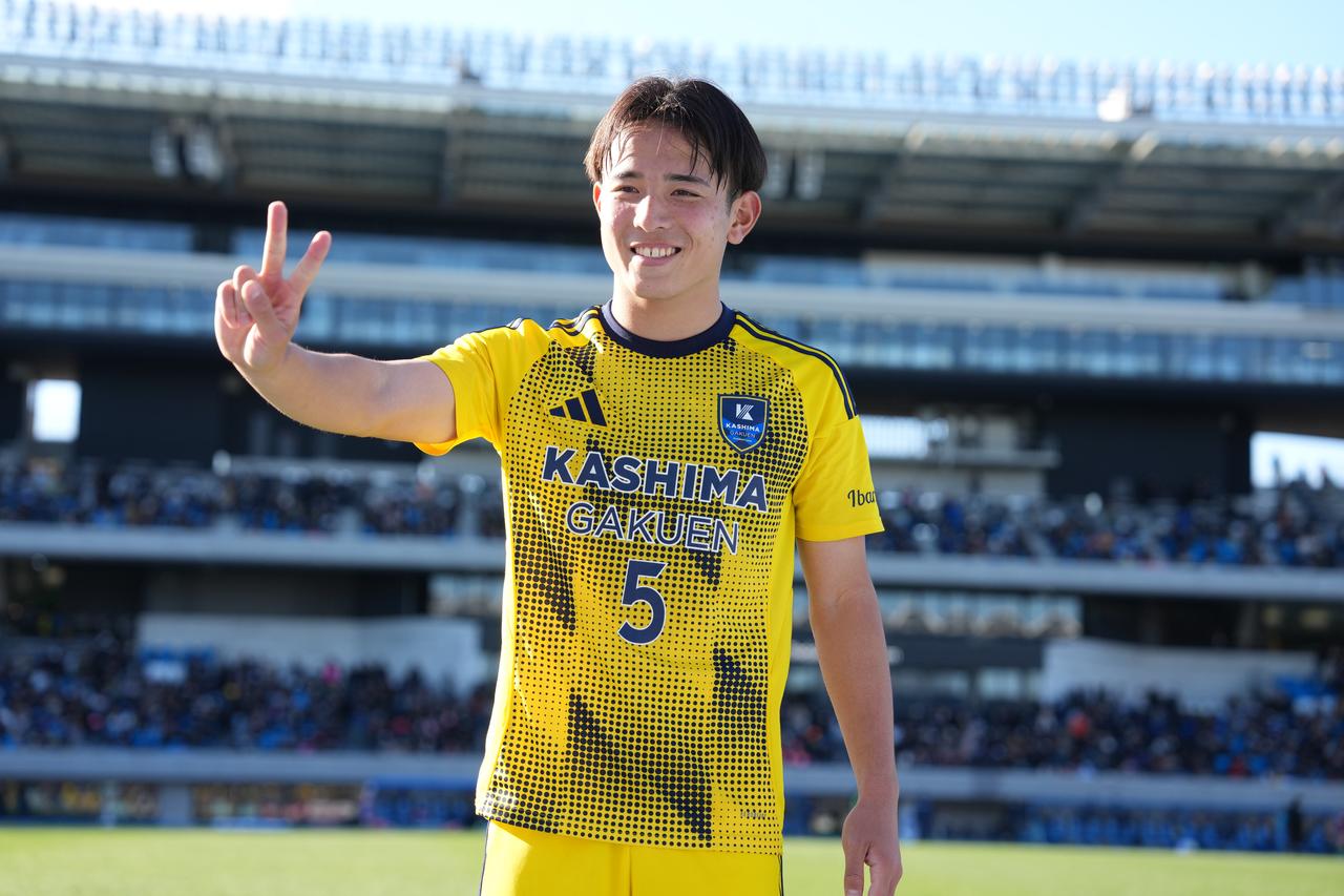 画像 : 6番目の画像 - 【写真】鹿島学園が次々と得点を重ね、粘る興國を振り切ってベスト4進出を決めた（写真◎小山真司） - サッカーマガジンWEB