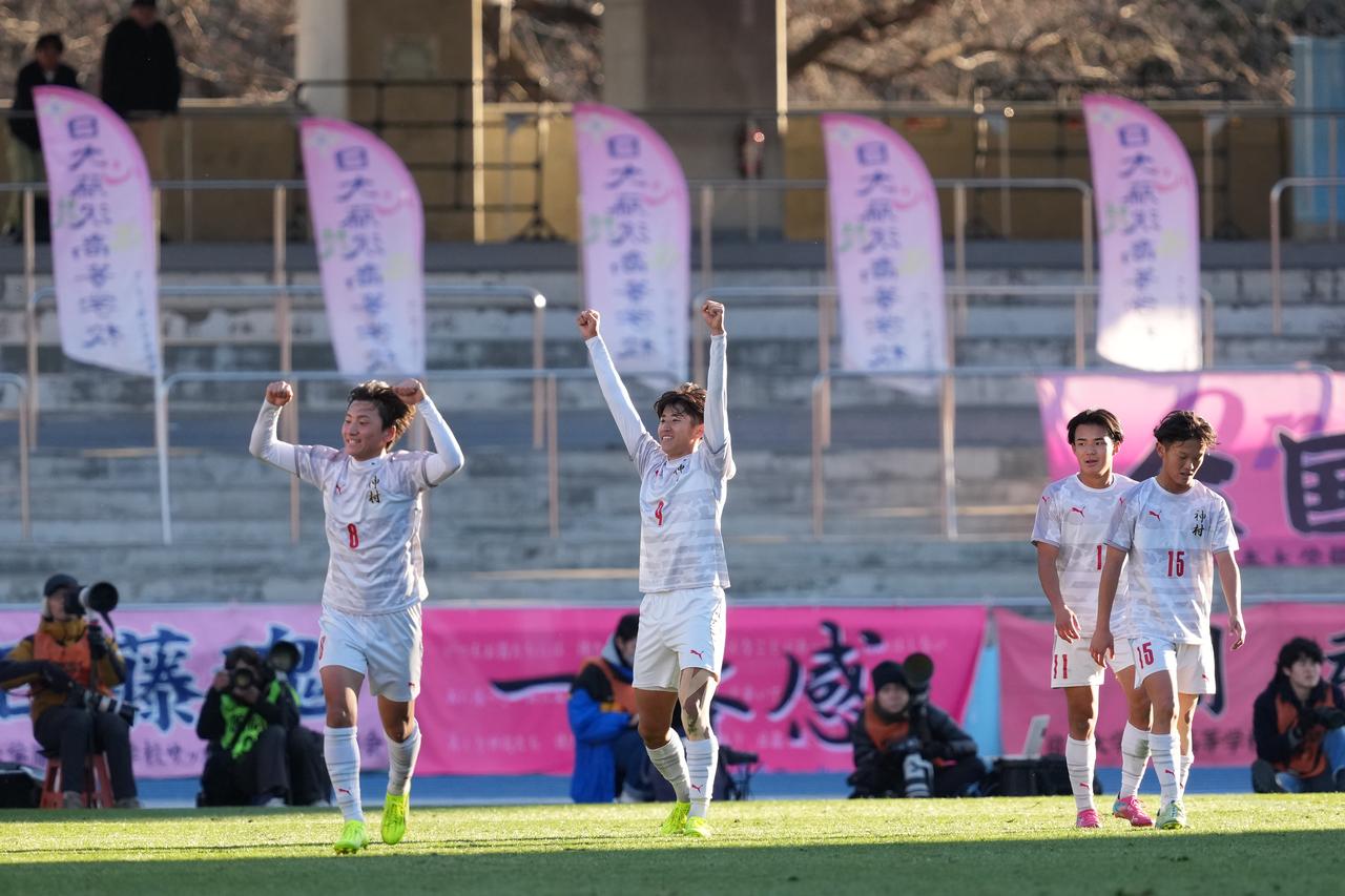 画像 : 5番目の画像 - 【写真】神村学園は今大会初失点を喫したものの、日大藤沢を突き放してベスト4へ（写真◎小山真司） - サッカーマガジンWEB
