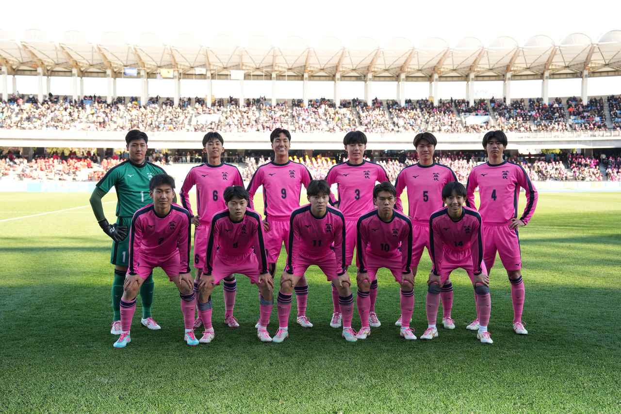 画像 : 2番目の画像 - 【写真】神村学園は今大会初失点を喫したものの、日大藤沢を突き放してベスト4へ（写真◎小山真司） - サッカーマガジンWEB