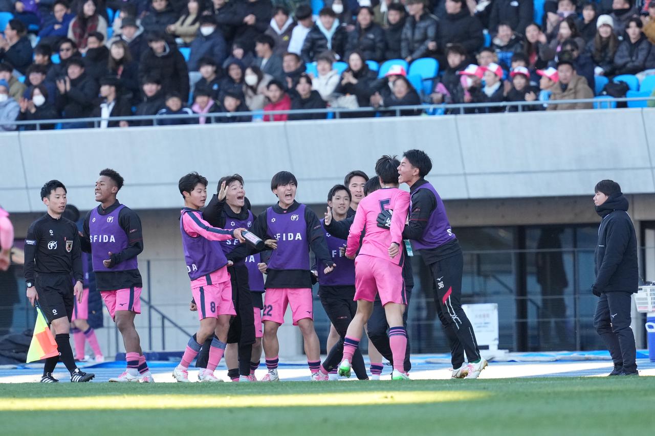 画像 : 4番目の画像 - 【写真】神村学園は今大会初失点を喫したものの、日大藤沢を突き放してベスト4へ（写真◎小山真司） - サッカーマガジンWEB