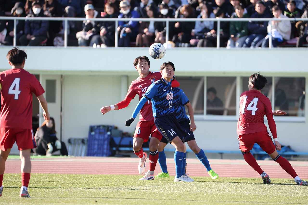 画像 : 2番目の画像 - 【写真】優勝候補対決を制した流通経済大柏が2年連続で国立競技場へ（写真◎高野徹） - サッカーマガジンWEB