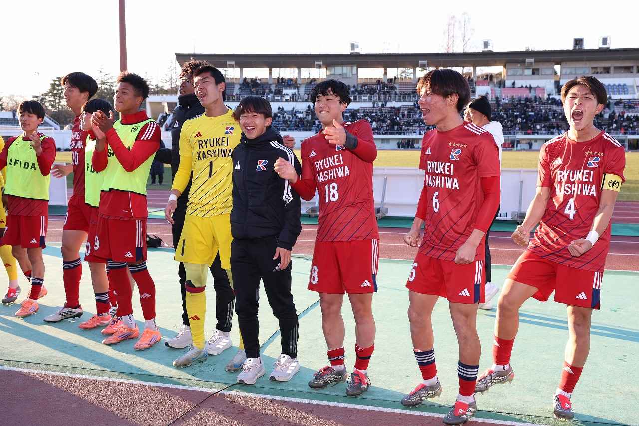 画像 : 6番目の画像 - 【写真】優勝候補対決を制した流通経済大柏が2年連続で国立競技場へ（写真◎高野徹） - サッカーマガジンWEB