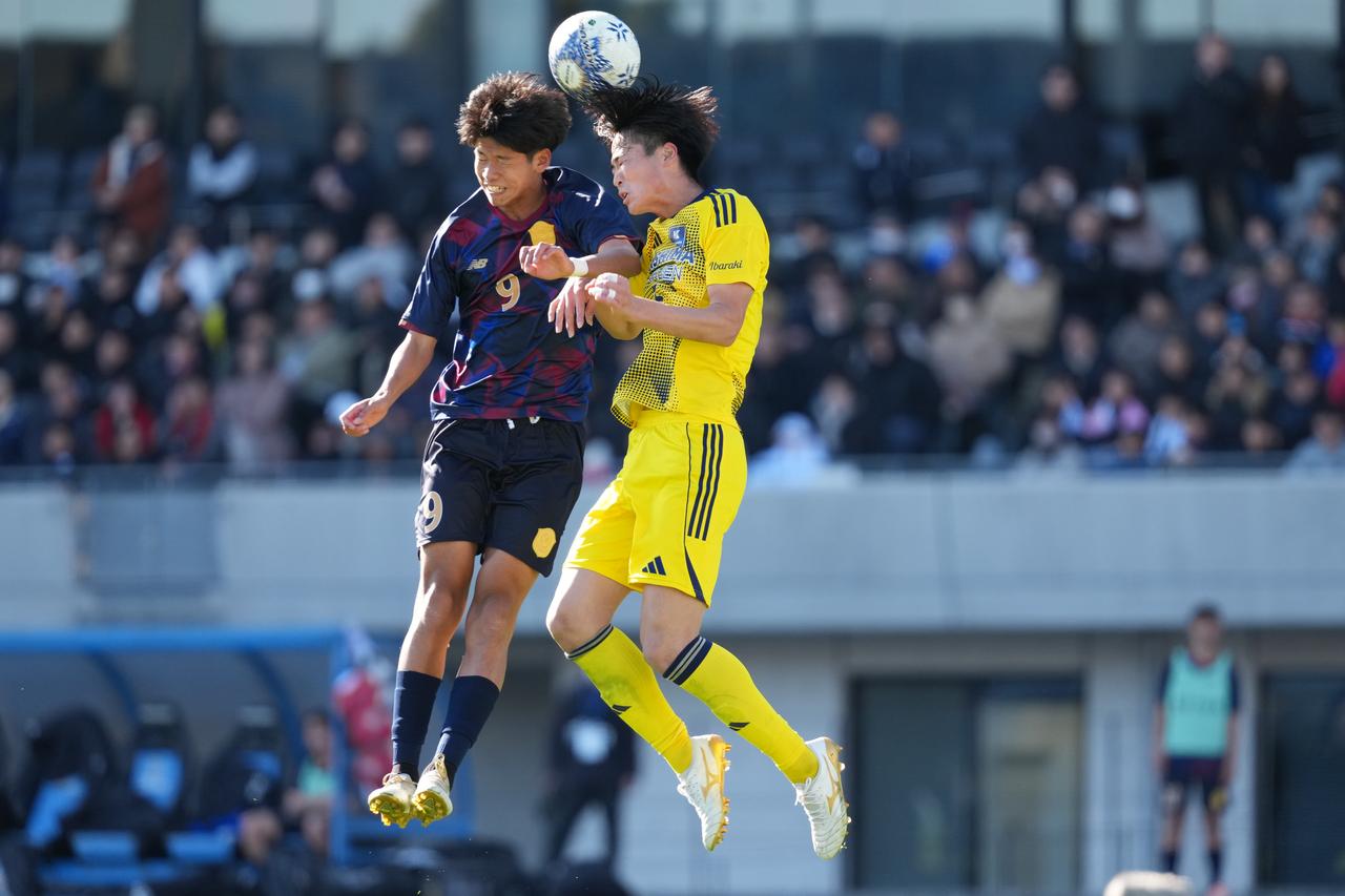 画像 : 4番目の画像 - 【写真】鹿島学園が次々と得点を重ね、粘る興國を振り切ってベスト4進出を決めた（写真◎小山真司） - サッカーマガジンWEB