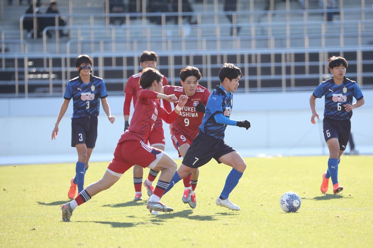 画像 : 1番目の画像 - 【写真】優勝候補対決を制した流通経済大柏が2年連続で国立競技場へ（写真◎高野徹） - サッカーマガジンWEB