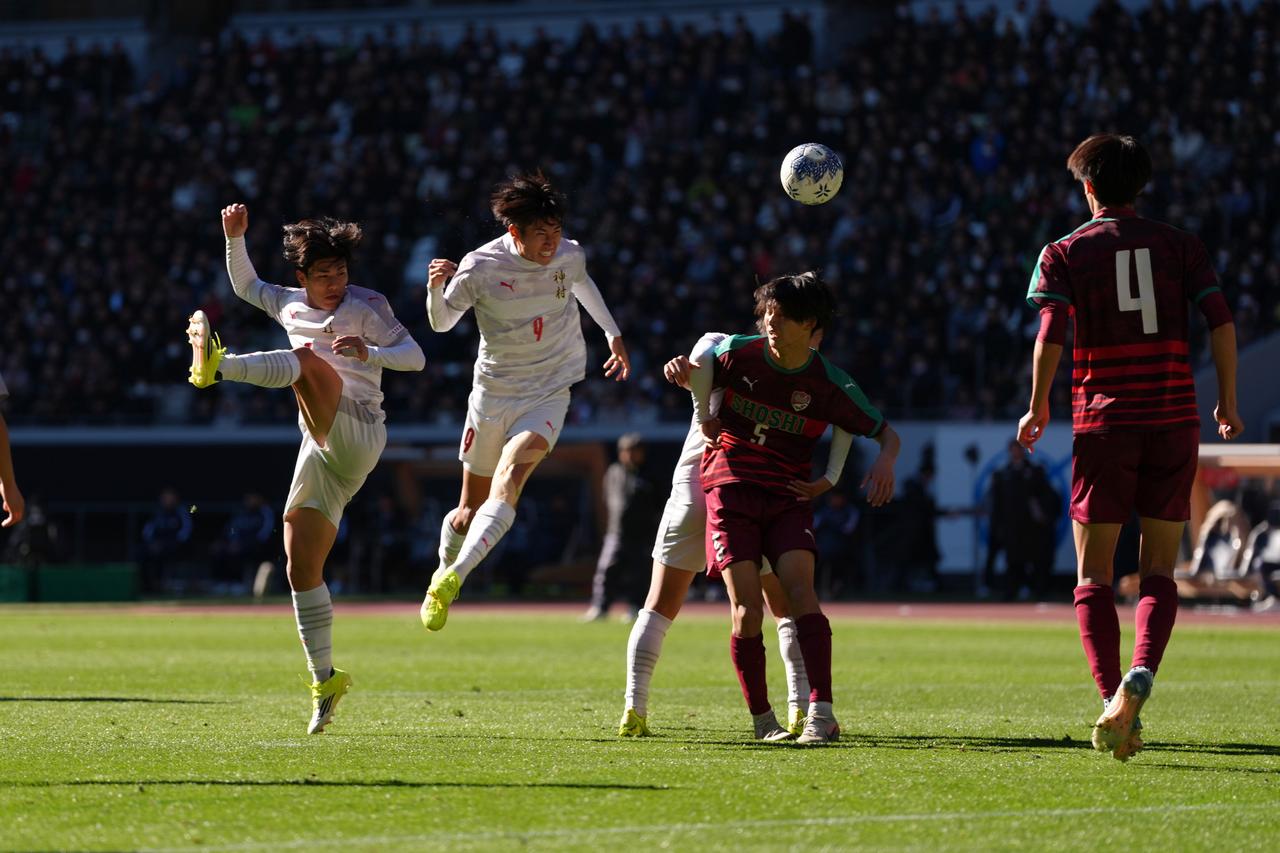 画像 : 4番目の画像 - 【写真】決勝進出を懸けて激闘を繰り広げた尚志と神村学園（写真◎小山真司） - サッカーマガジンWEB