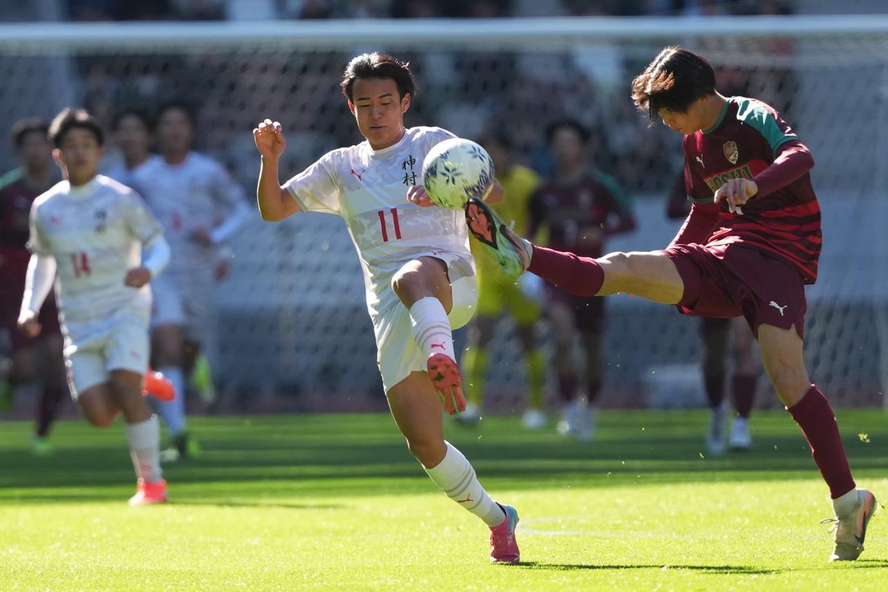 画像 : 3番目の画像 - 【写真】決勝進出を懸けて激闘を繰り広げた尚志と神村学園（写真◎小山真司） - サッカーマガジンWEB