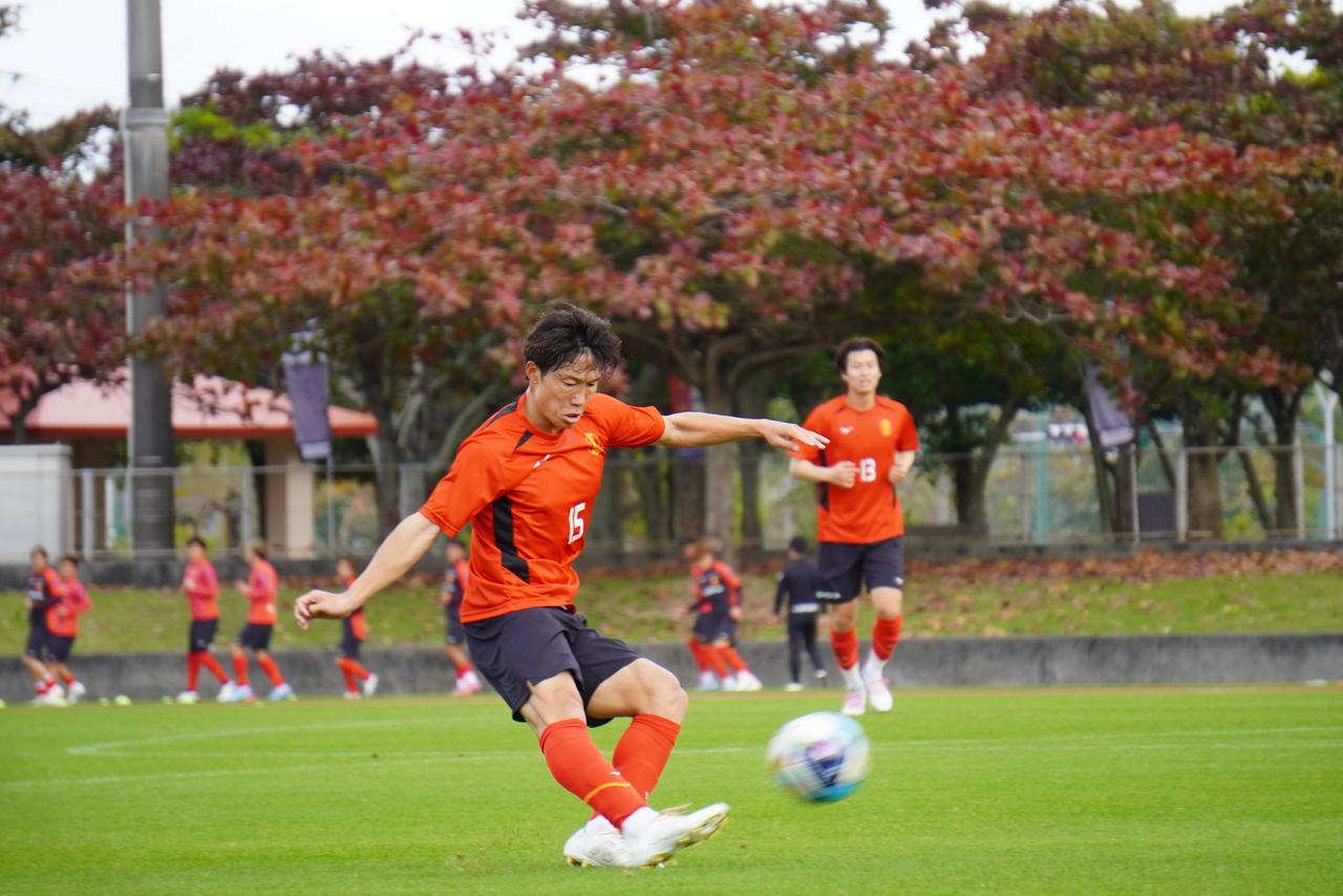 画像 : 2番目の画像 - 【写真】沖縄キャンプ４日目のトレーニングの様子（写真◎佐藤景） - サッカーマガジンWEB