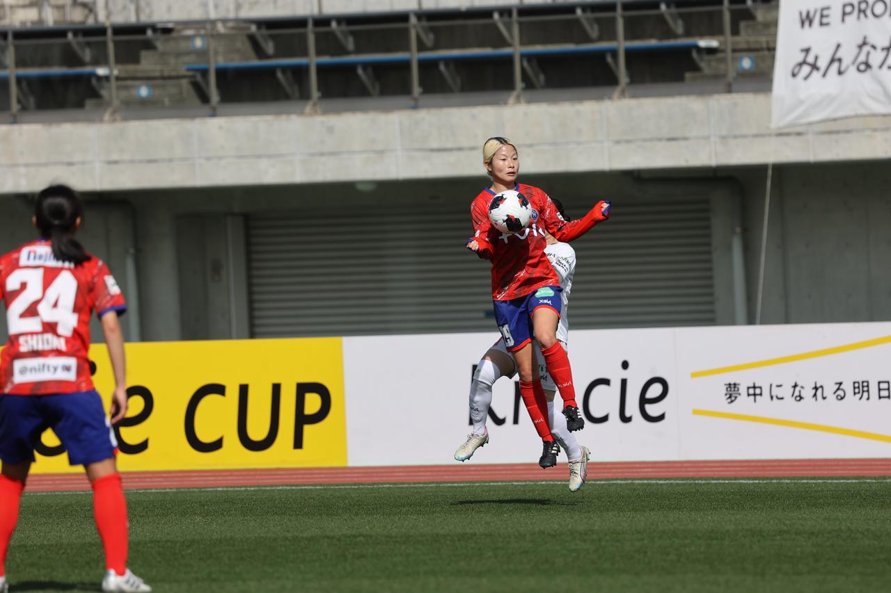画像 : 12番目の画像 - 【写真】気温21・6度という暖かさの中で熱戦を繰り広げた、ノジマステラ神奈川相模原とセレッソ大阪ヤンマーレディース（写真◎森田将義） - サッカーマガジンWEB