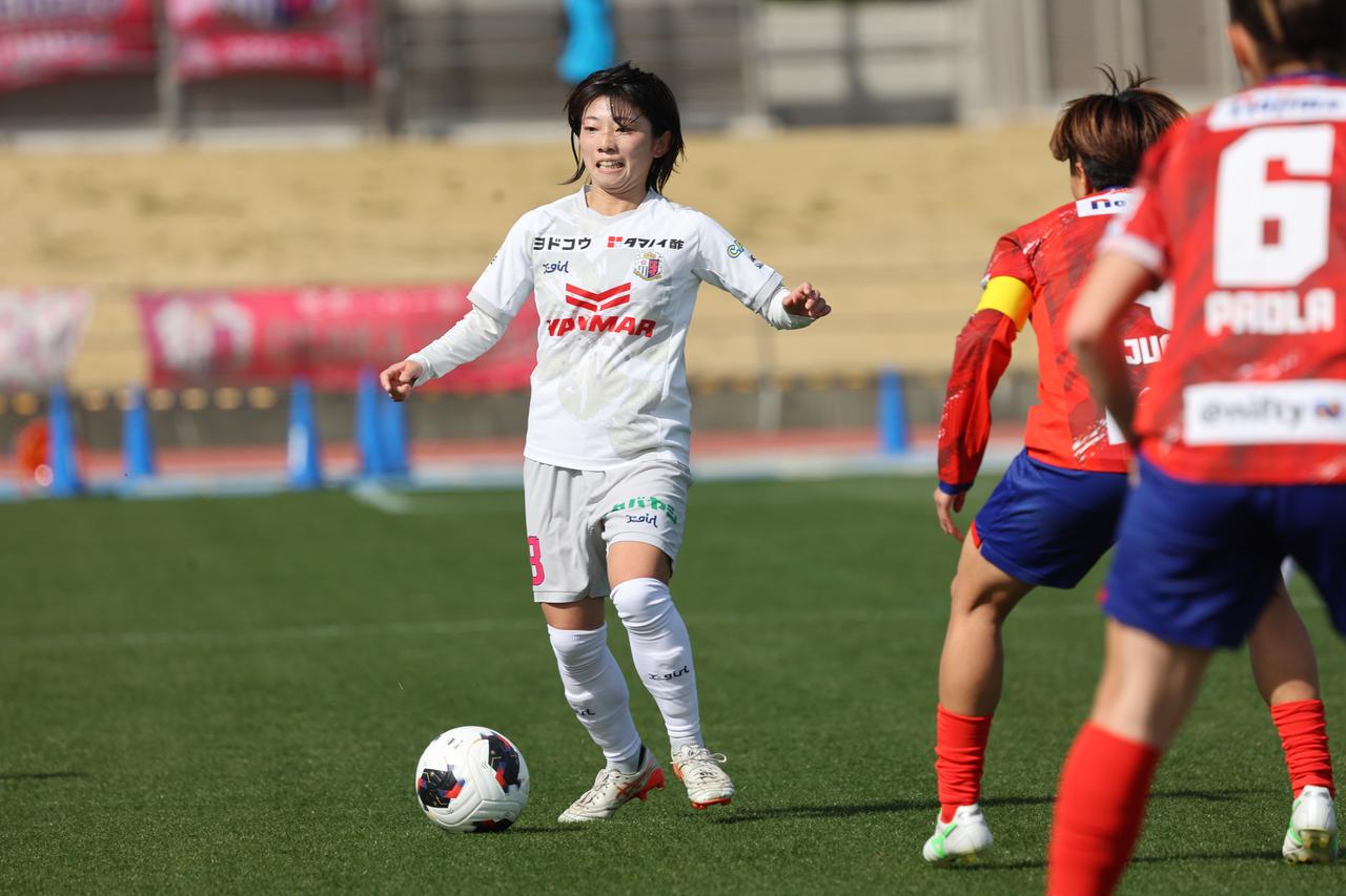 画像 : 14番目の画像 - 【写真】気温21・6度という暖かさの中で熱戦を繰り広げた、ノジマステラ神奈川相模原とセレッソ大阪ヤンマーレディース（写真◎森田将義） - サッカーマガジンWEB