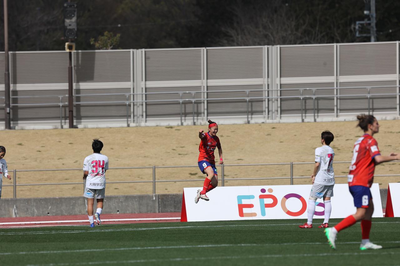 画像 : 4番目の画像 - 【写真】気温21・6度という暖かさの中で熱戦を繰り広げた、ノジマステラ神奈川相模原とセレッソ大阪ヤンマーレディース（写真◎森田将義） - サッカーマガジンWEB