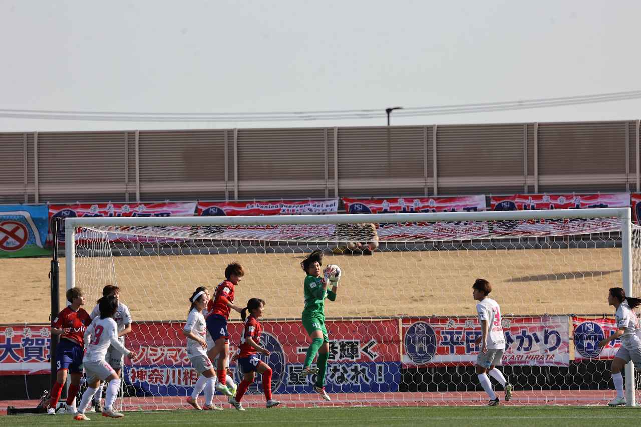 画像 : 24番目の画像 - 【写真】気温21・6度という暖かさの中で熱戦を繰り広げた、ノジマステラ神奈川相模原とセレッソ大阪ヤンマーレディース（写真◎森田将義） - サッカーマガジンWEB