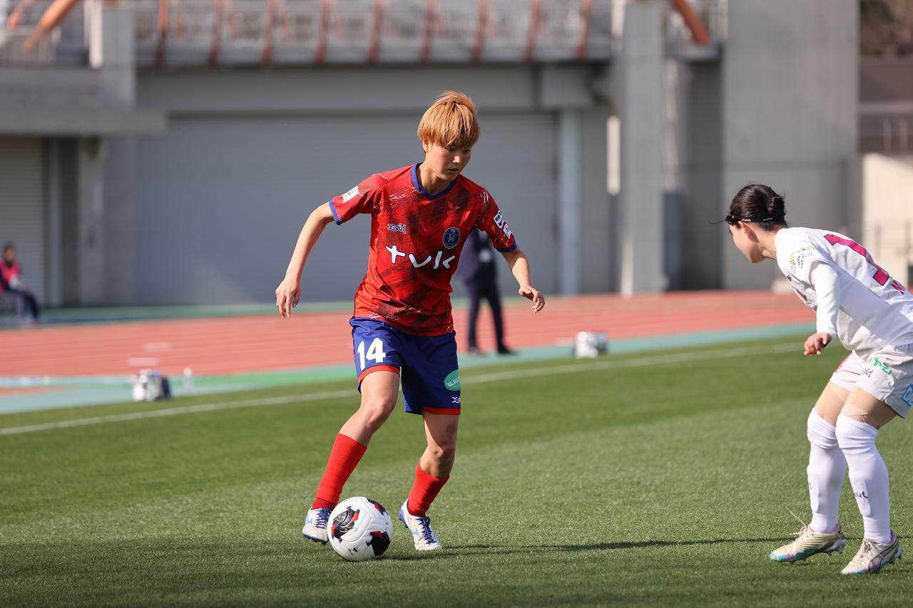 画像 : 18番目の画像 - 【写真】気温21・6度という暖かさの中で熱戦を繰り広げた、ノジマステラ神奈川相模原とセレッソ大阪ヤンマーレディース(写真◎森田将義) - サッカーマガジンWEB