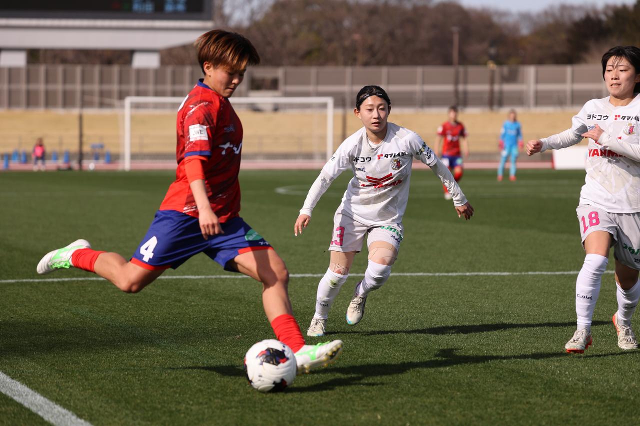 画像 : 21番目の画像 - 【写真】気温21・6度という暖かさの中で熱戦を繰り広げた、ノジマステラ神奈川相模原とセレッソ大阪ヤンマーレディース（写真◎森田将義） - サッカーマガジンWEB