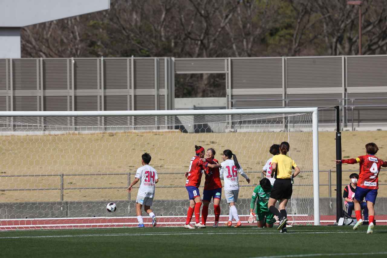 画像 : 11番目の画像 - 【写真】気温21・6度という暖かさの中で熱戦を繰り広げた、ノジマステラ神奈川相模原とセレッソ大阪ヤンマーレディース（写真◎森田将義） - サッカーマガジンWEB