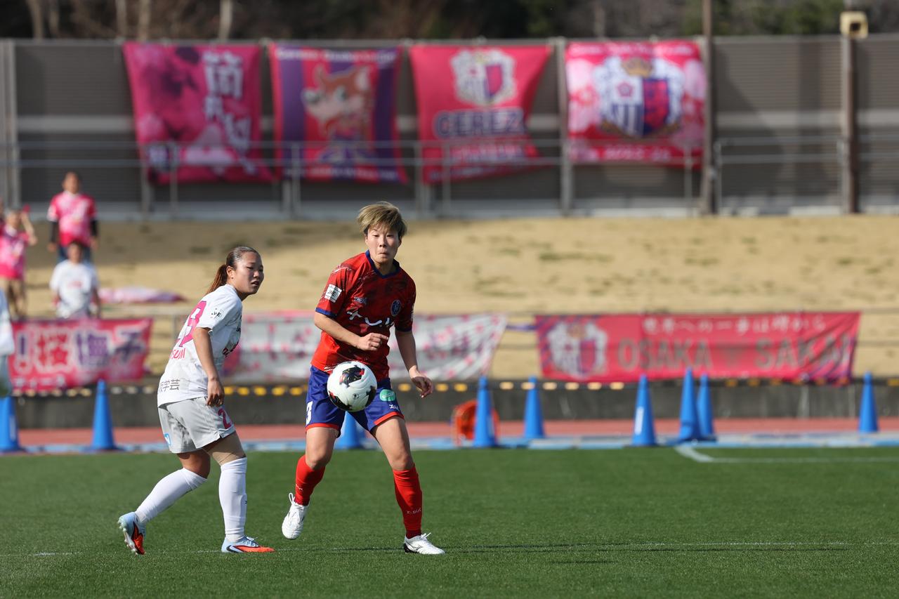 画像 : 22番目の画像 - 【写真】気温21・6度という暖かさの中で熱戦を繰り広げた、ノジマステラ神奈川相模原とセレッソ大阪ヤンマーレディース（写真◎森田将義） - サッカーマガジンWEB