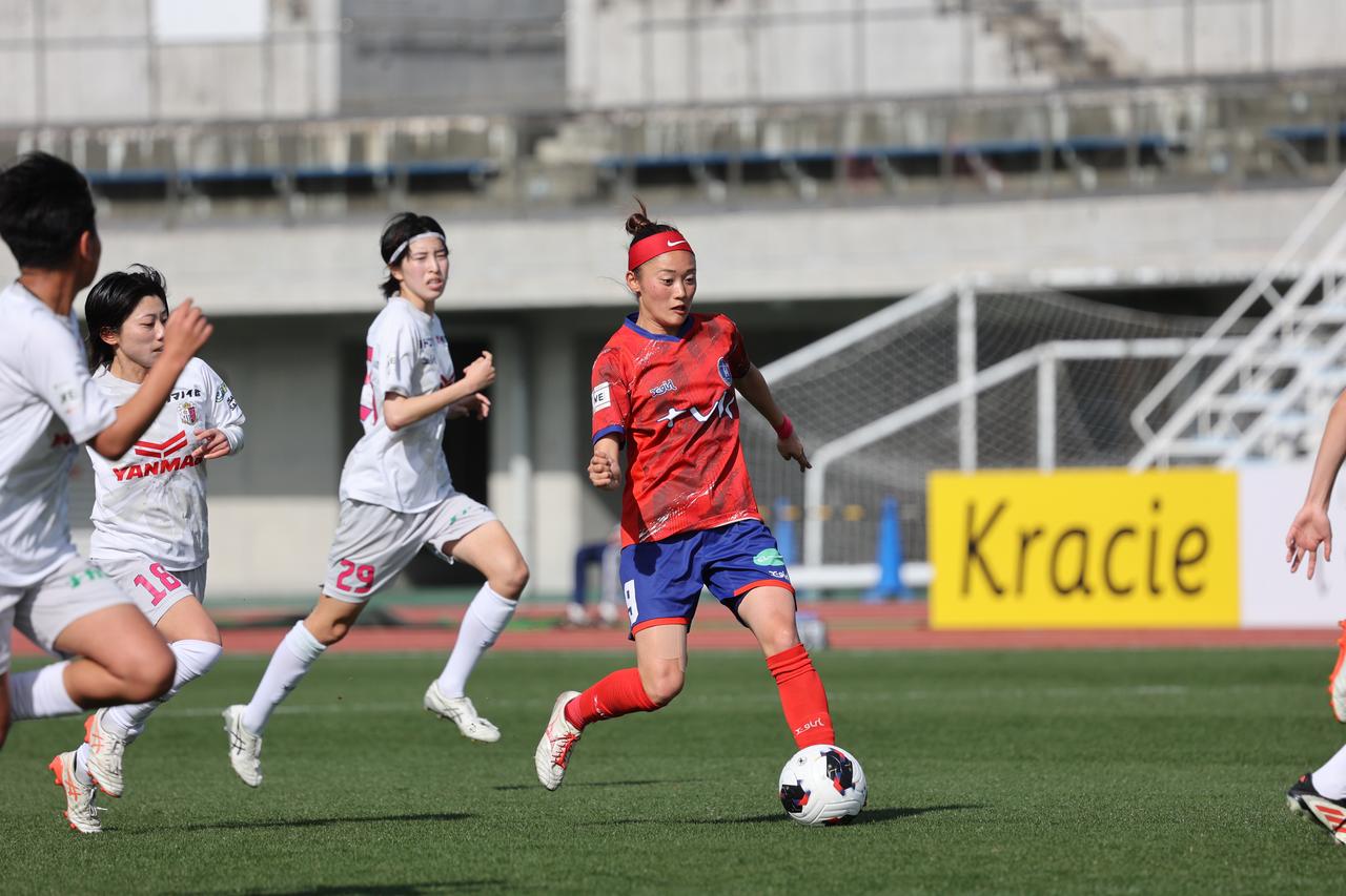 画像 : 19番目の画像 - 【写真】気温21・6度という暖かさの中で熱戦を繰り広げた、ノジマステラ神奈川相模原とセレッソ大阪ヤンマーレディース（写真◎森田将義） - サッカーマガジンWEB