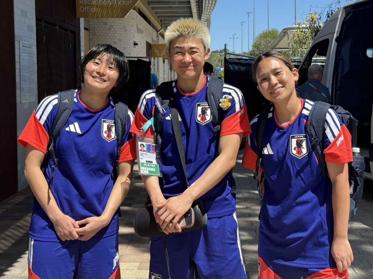 画像: 左からFW千葉玲海菜選手、GK山下杏也加選手、MF長野風花選手