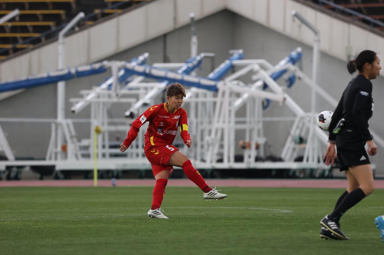 画像 : 19番目の画像 - 【写真】先制した大宮に対し、I神戸もすぐに追いついたが、前半のうちにリードを広げた大宮が勝利した（写真◎森田将義） - サッカーマガジンWEB