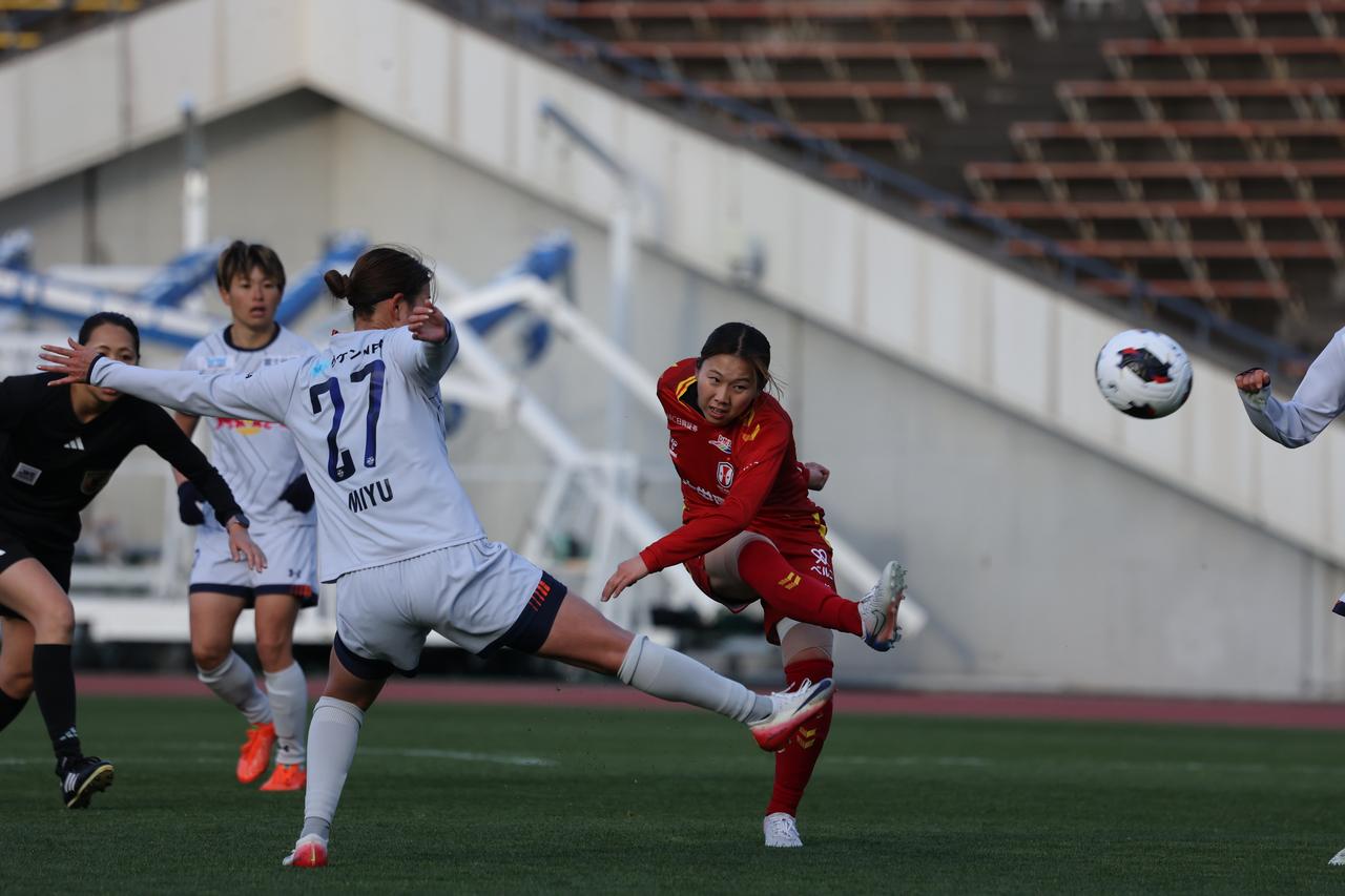 画像 : 25番目の画像 - 【写真】先制した大宮に対し、I神戸もすぐに追いついたが、前半のうちにリードを広げた大宮が勝利した（写真◎森田将義） - サッカーマガジンWEB