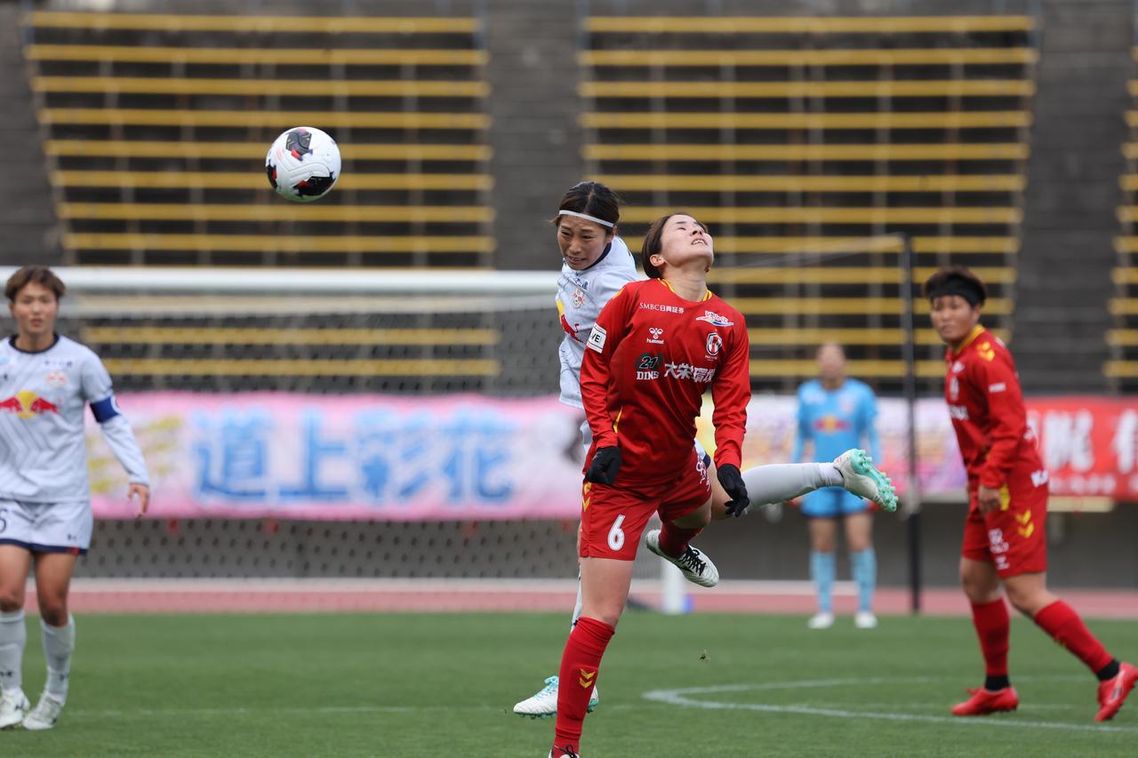 画像 : 6番目の画像 - 【写真】先制した大宮に対し、I神戸もすぐに追いついたが、前半のうちにリードを広げた大宮が勝利した（写真◎森田将義） - サッカーマガジンWEB