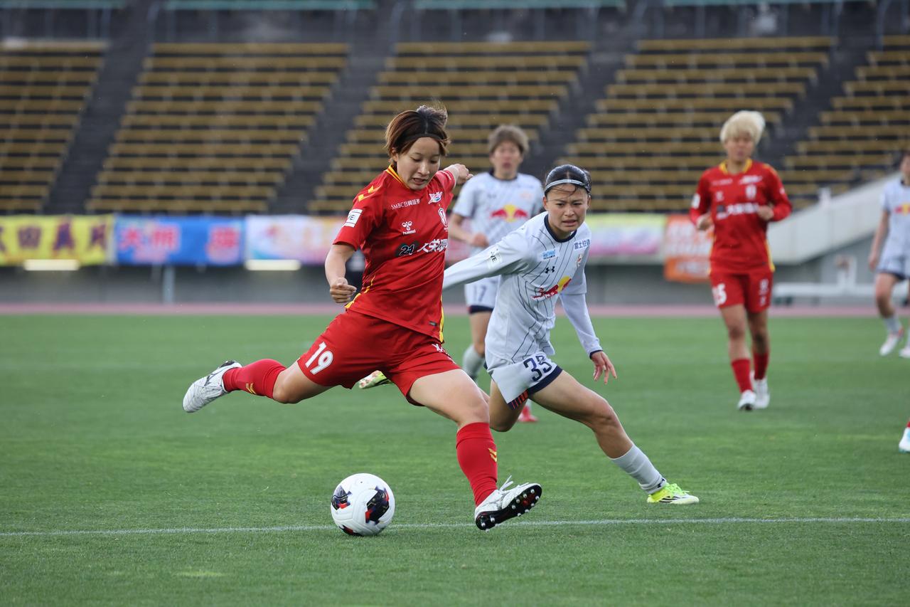 画像 : 16番目の画像 - 【写真】先制した大宮に対し、I神戸もすぐに追いついたが、前半のうちにリードを広げた大宮が勝利した（写真◎森田将義） - サッカーマガジンWEB