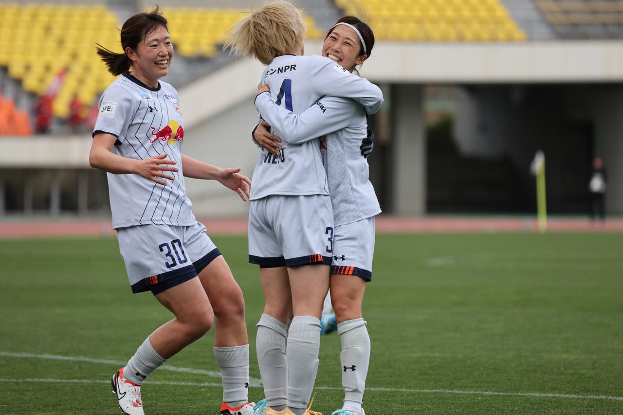 画像 : 11番目の画像 - 【写真】先制した大宮に対し、I神戸もすぐに追いついたが、前半のうちにリードを広げた大宮が勝利した（写真◎森田将義） - サッカーマガジンWEB