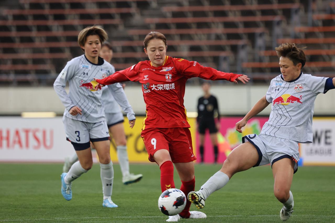 画像 : 18番目の画像 - 【写真】先制した大宮に対し、I神戸もすぐに追いついたが、前半のうちにリードを広げた大宮が勝利した（写真◎森田将義） - サッカーマガジンWEB