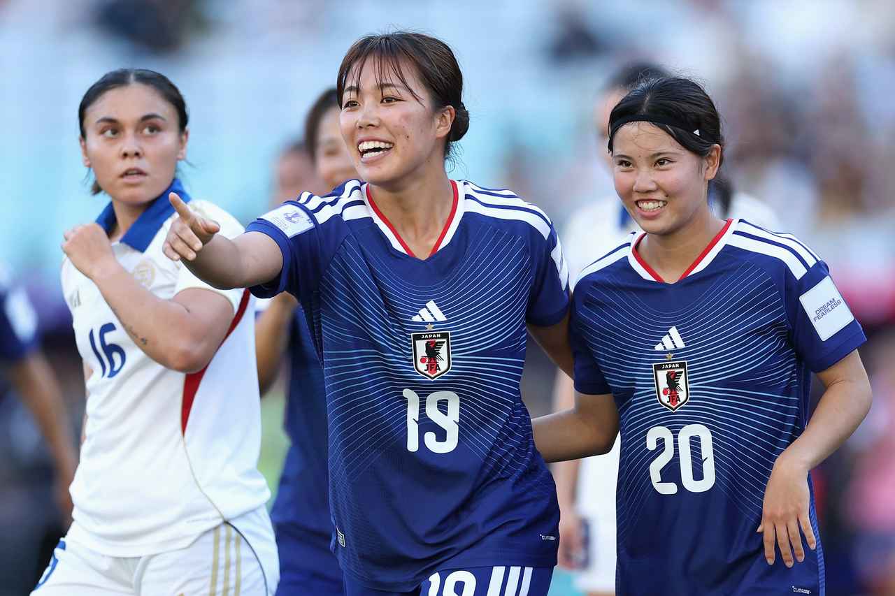 画像: 途中出場で大会２点目を決めた谷川萌々子（19）と大会初出場で代表初ゴールを決めた松窪真心（写真◎Getty Images）
