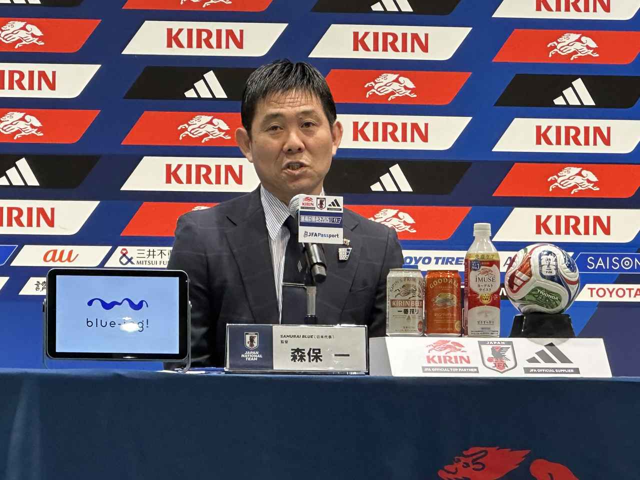 画像: メンバー発表会見で登壇した森保一監督（写真◎サッカーマガジン）