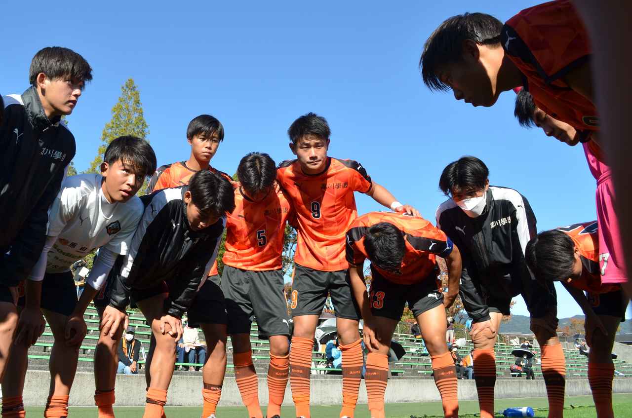 画像 : 1番目の画像 - 【写真】エースストライカーとして活躍した高川学園高から福岡大を経て、今季加入した中山。開幕から先発出場を続けている（写真◎石倉利英） - サッカーマガジンWEB
