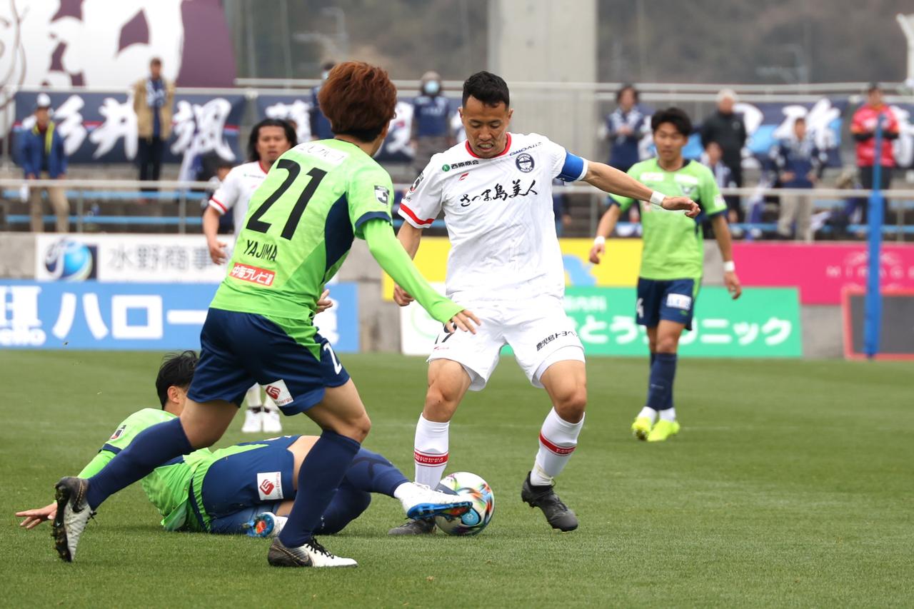 画像 : 4番目の画像 - 【写真】どちらも譲らずスコアレスで90分を終え、最後は鹿児島がPK戦を制して勝ち点2を獲得した(写真◎石倉利英) - サッカーマガジンWEB