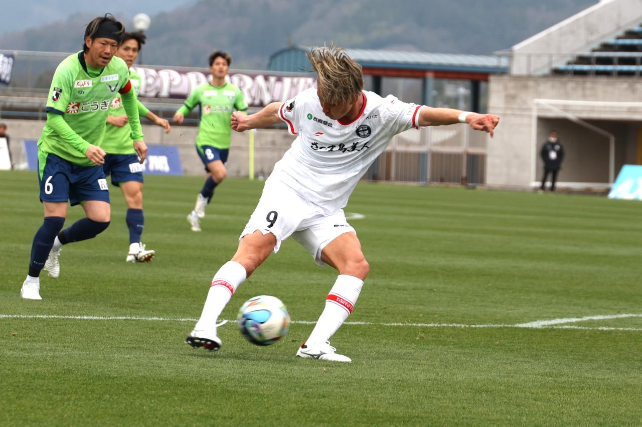 画像 : 5番目の画像 - 【写真】どちらも譲らずスコアレスで90分を終え、最後は鹿児島がPK戦を制して勝ち点2を獲得した（写真◎石倉利英） - サッカーマガジンWEB