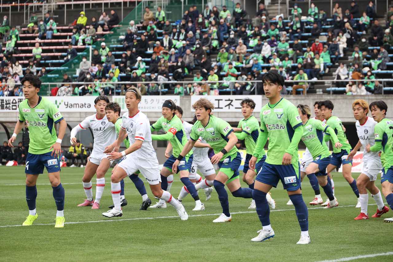 画像 : 3番目の画像 - 【写真】どちらも譲らずスコアレスで90分を終え、最後は鹿児島がPK戦を制して勝ち点2を獲得した（写真◎石倉利英） - サッカーマガジンWEB