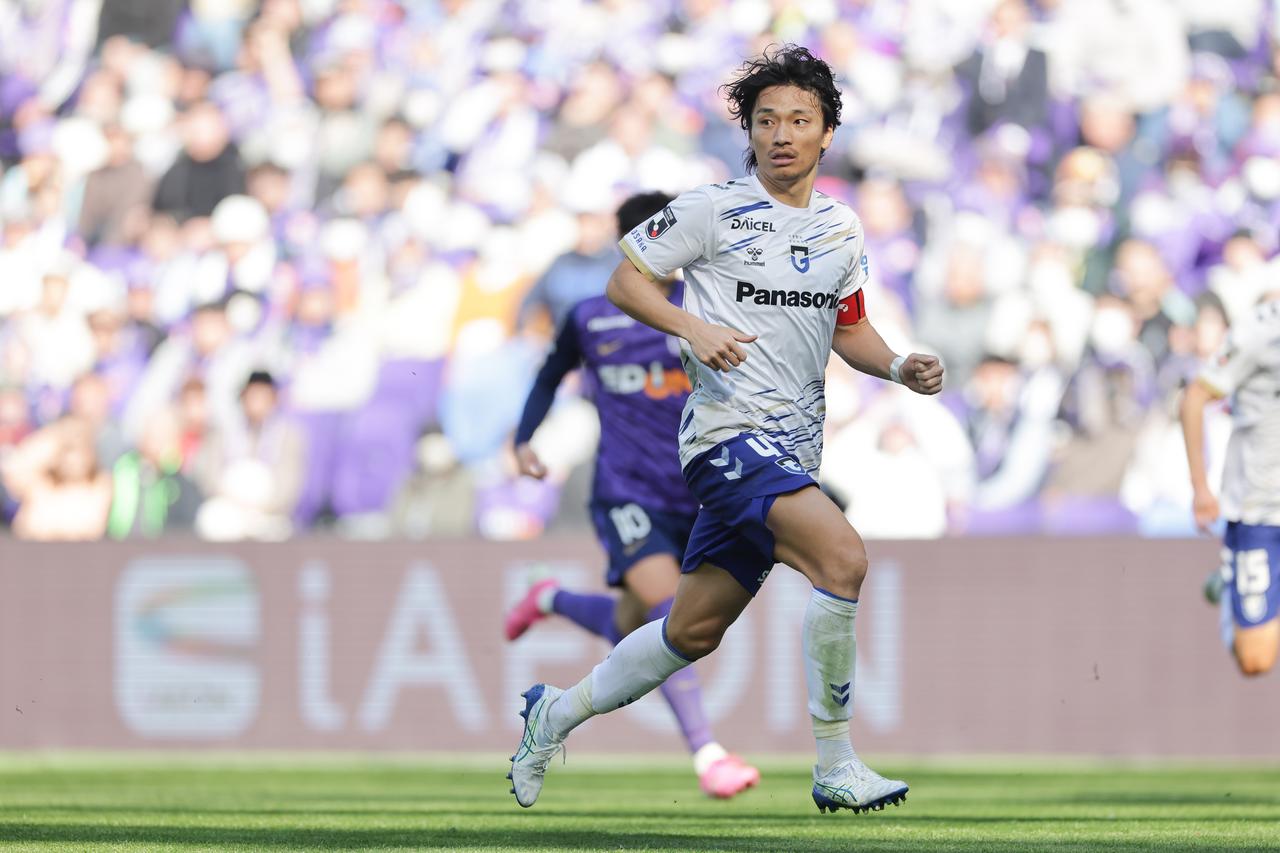 画像: キャプテンとしてイェンス監督のもと、新たなスタイルのサッカーを支えている中谷（写真◎J.LEAGUE）