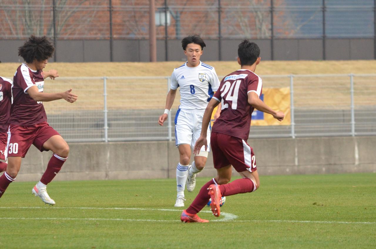 画像 : 4番目の画像 - 【写真】中学、高校とJFAアカデミー福島でプレーした本保。高校3年時の2021年にはU-18でプレミアリーグ昇格プレーオフに臨み、チームの昇格に貢献した（写真◎石倉利英） - サッカーマガジンWEB