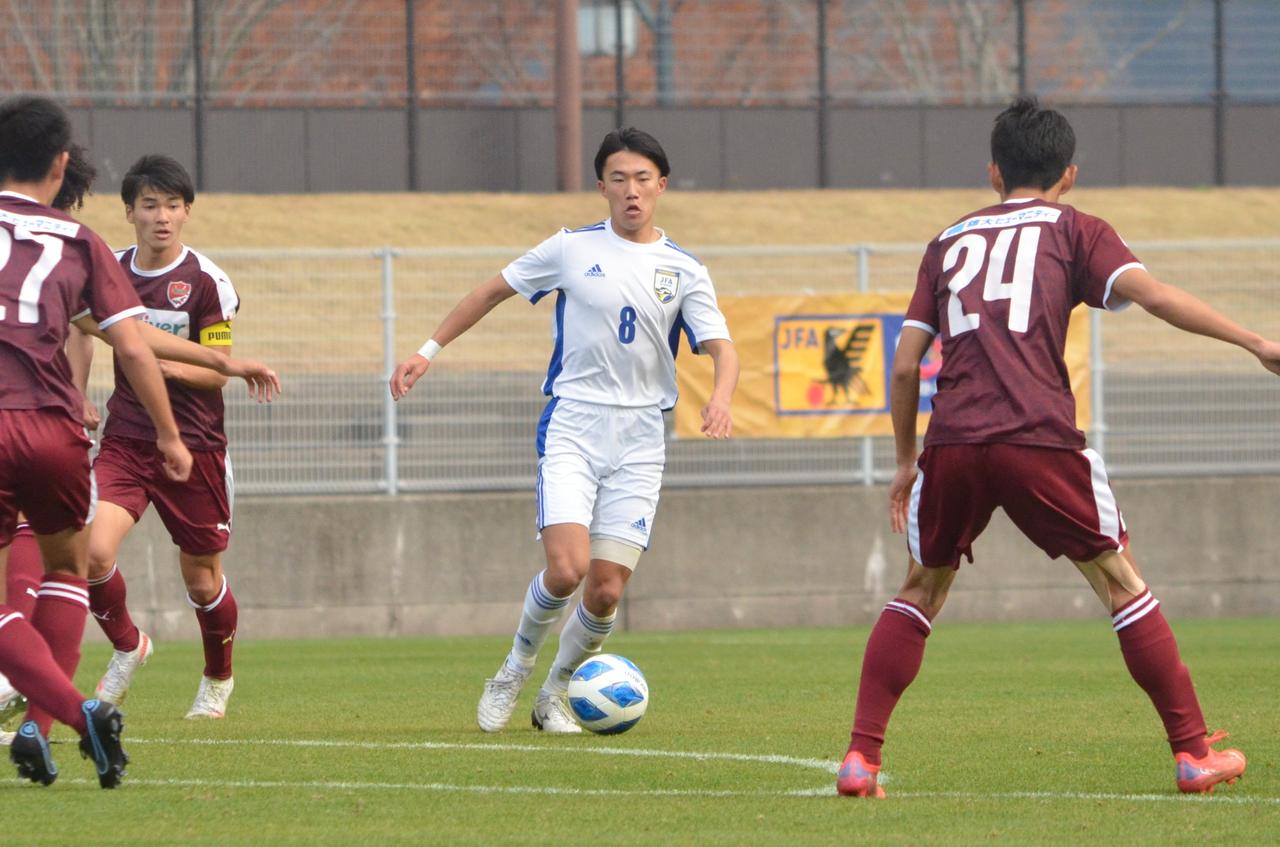 画像 : 3番目の画像 - 【写真】中学、高校とJFAアカデミー福島でプレーした本保。高校3年時の2021年にはU-18でプレミアリーグ昇格プレーオフに臨み、チームの昇格に貢献した(写真◎石倉利英) - サッカーマガジンWEB