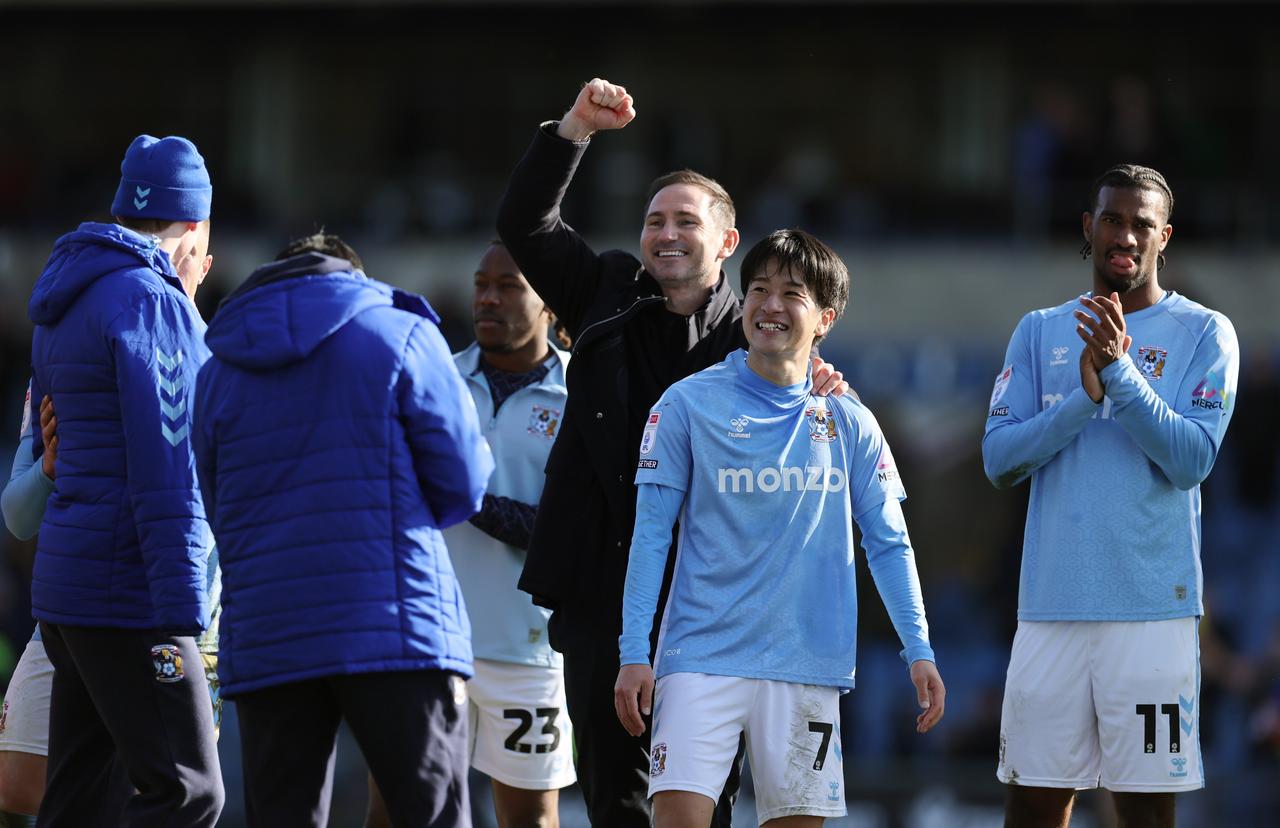 画像: 昨シーズン途中に就任したランパード監督の信頼が厚い坂元（写真◎Getty Images）