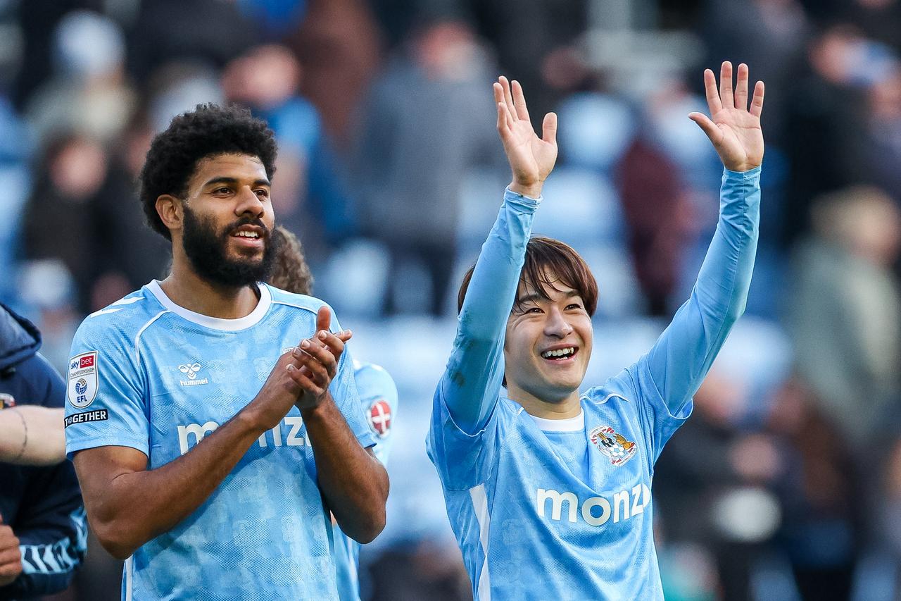 画像: プレーするたびに坂元の存在感は増していった。プレミア昇格は秒読みだ(写真◎Getty Images)