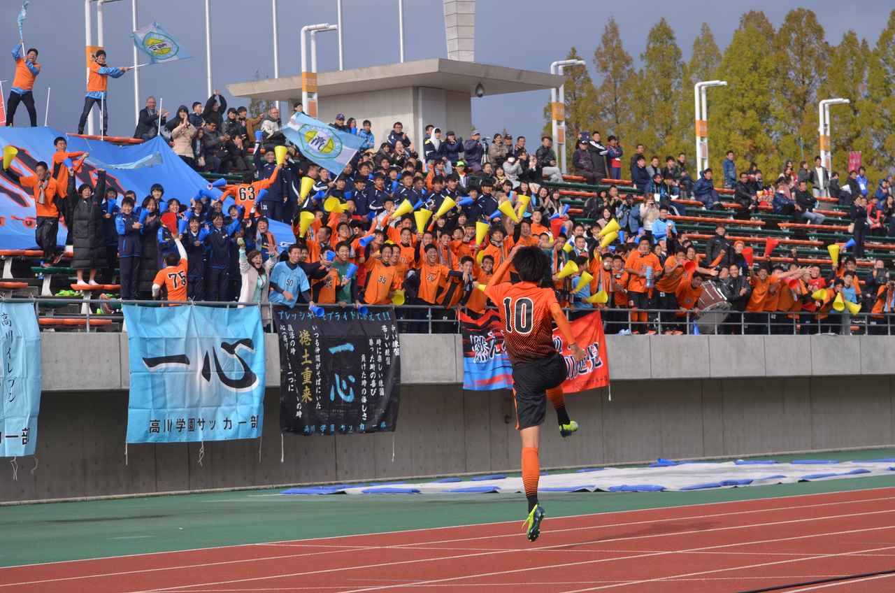 画像 : 3番目の画像 - 【写真】高校時代は高川学園高のエースとして活躍した土信田。3年時、2017年の高校選手権山口県予選決勝では、延長後半に勝利への決勝点を奪った（写真◎石倉利英） - サッカーマガジンWEB