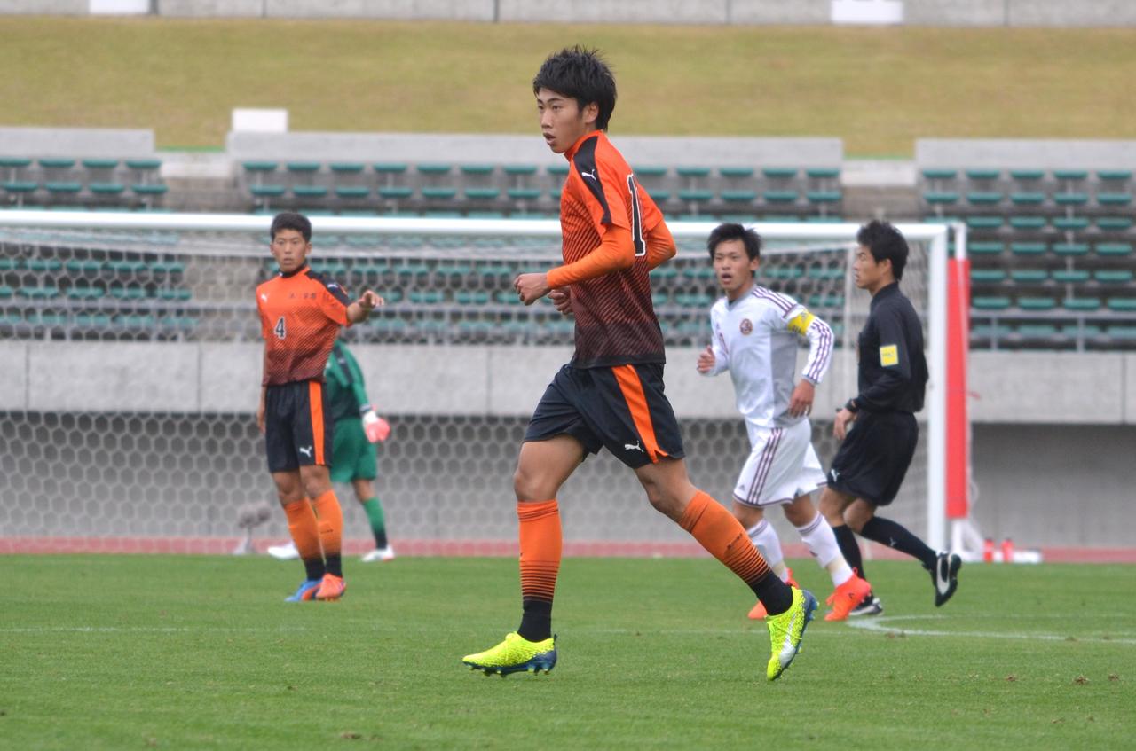 画像 : 1番目の画像 - 【写真】高校時代は高川学園高のエースとして活躍した土信田。3年時、2017年の高校選手権山口県予選決勝では、延長後半に勝利への決勝点を奪った（写真◎石倉利英） - サッカーマガジンWEB