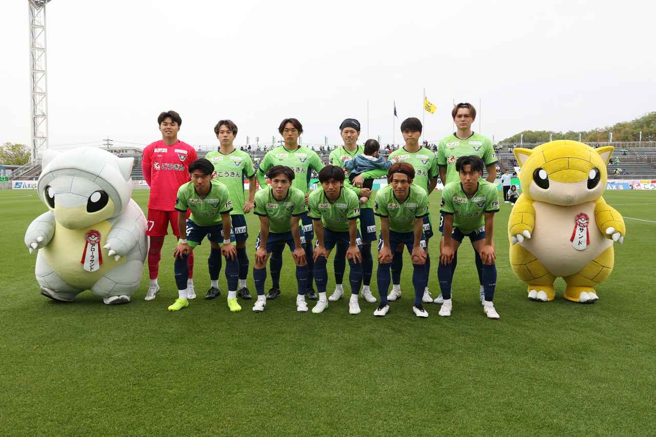 画像 : 1番目の画像 - 【写真】先発でJ公式戦デビューを飾った木内は、中盤の底でフル出場。Jリーグのピッチで勝利に向けて奮闘した - サッカーマガジンWEB