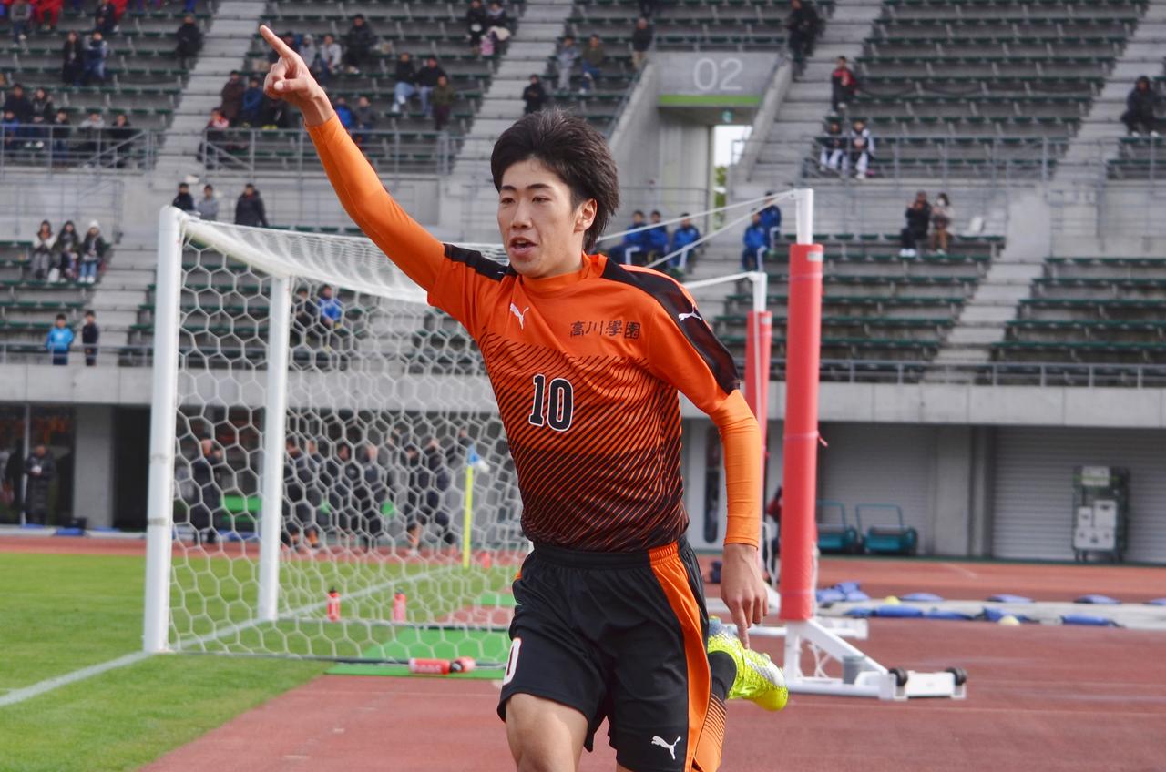 画像 : 2番目の画像 - 【写真】高校時代は高川学園高のエースとして活躍した土信田。3年時、2017年の高校選手権山口県予選決勝では、延長後半に勝利への決勝点を奪った（写真◎石倉利英） - サッカーマガジンWEB