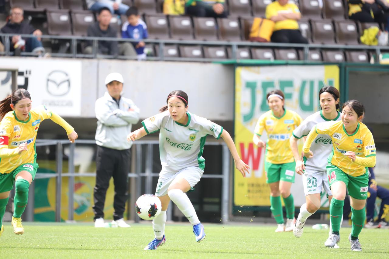 画像 : 17番目の画像 - 【写真】千葉Lと東京NBの一戦は、後半の小林の決勝点で東京NBが勝ち点3をつかんだ（写真◎森田将義） - サッカーマガジンWEB